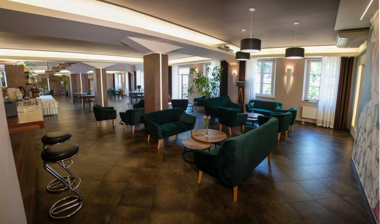 Centrum Restauracyjno-Hotelowe Florres Pawłowiczki Exterior foto